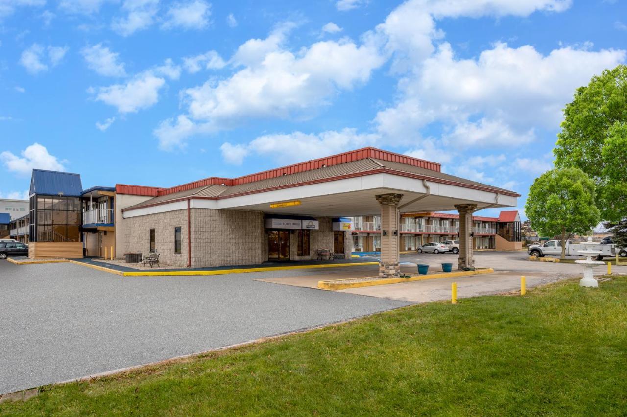 Super 8 By Wyndham Perrysburg-Toledo Exterior foto