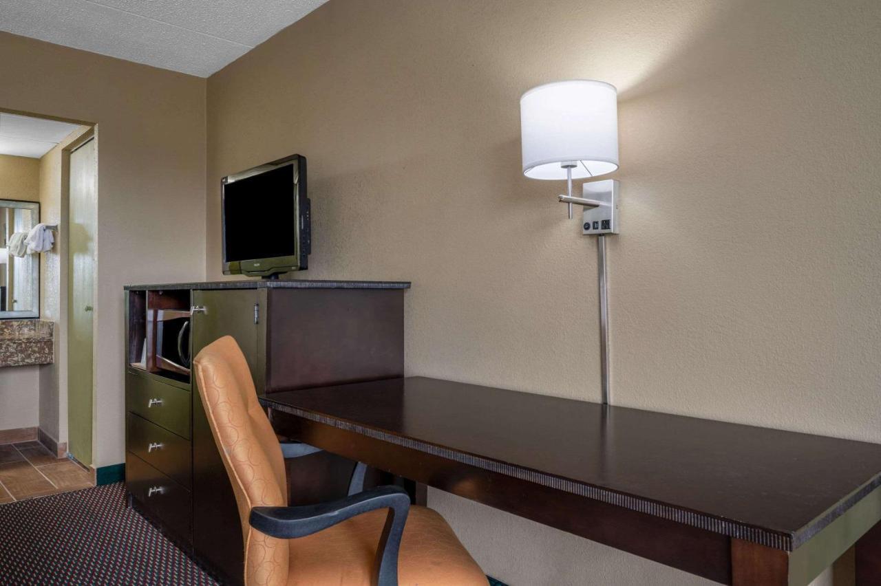 Super 8 By Wyndham Perrysburg-Toledo Exterior foto