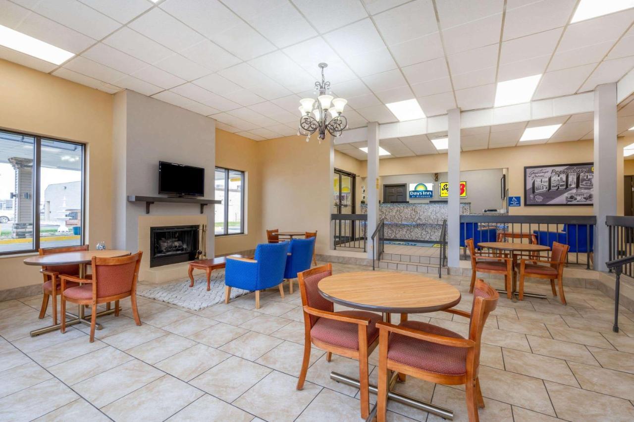 Super 8 By Wyndham Perrysburg-Toledo Exterior foto
