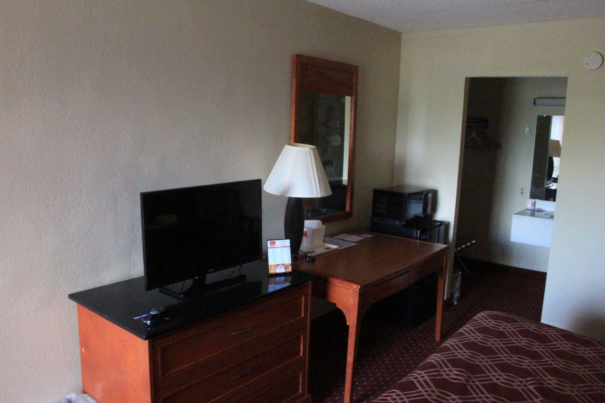 Super 8 By Wyndham Perrysburg-Toledo Exterior foto