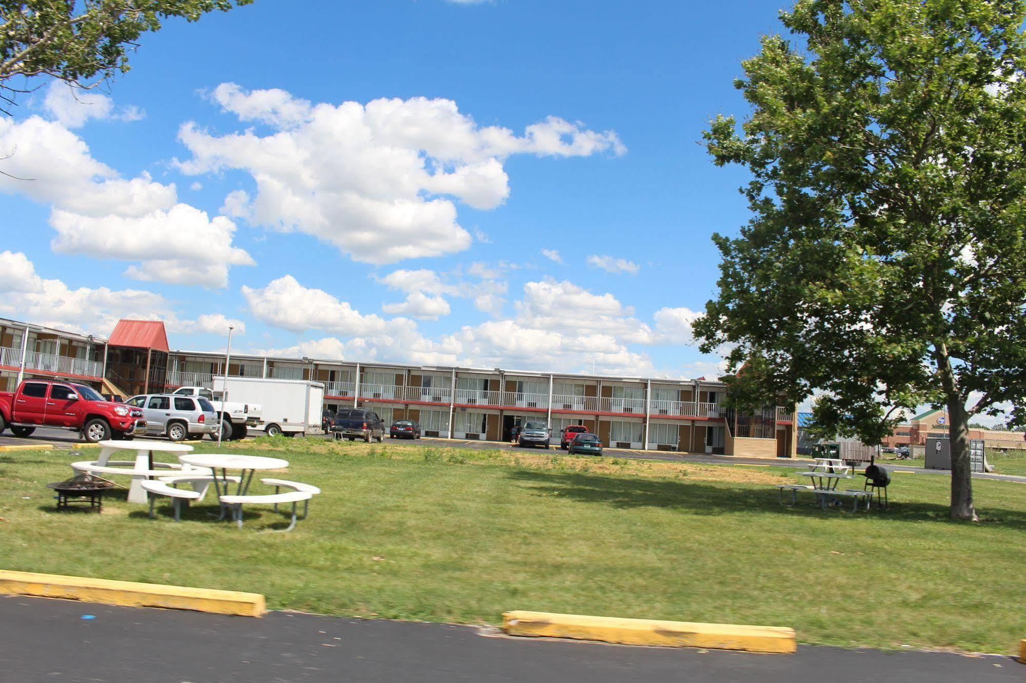 Super 8 By Wyndham Perrysburg-Toledo Exterior foto