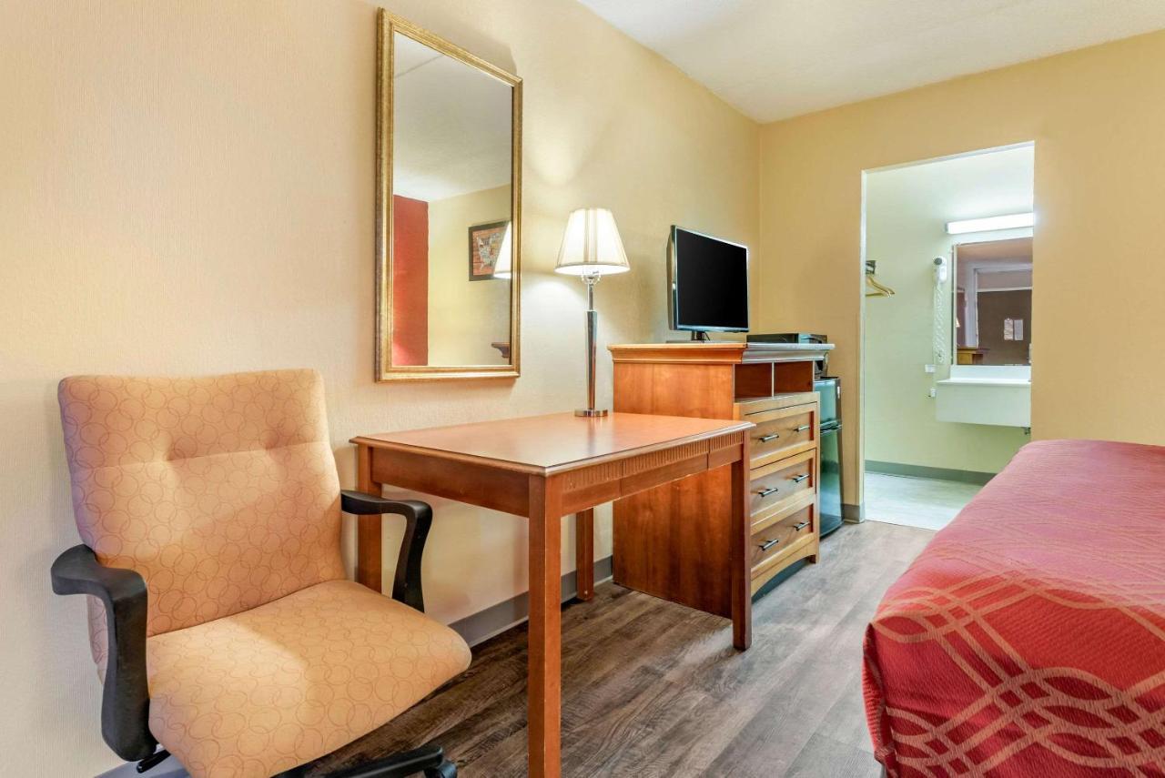 Super 8 By Wyndham Perrysburg-Toledo Exterior foto